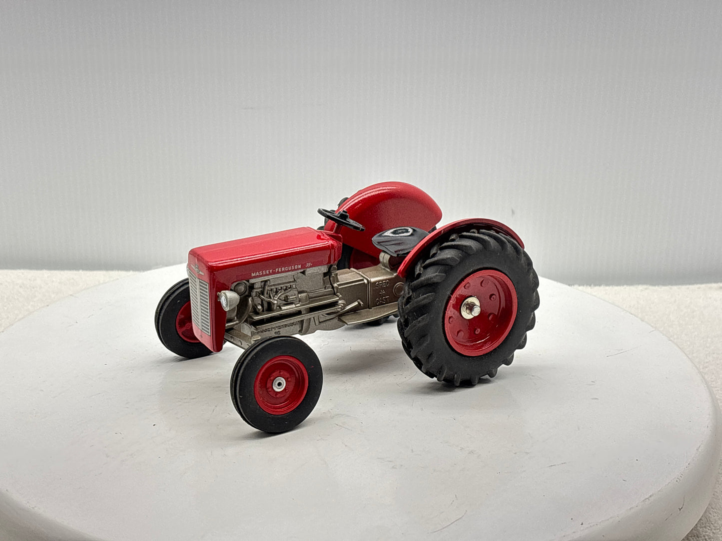 1/16 Massey Ferguson 35 Collectors Edition