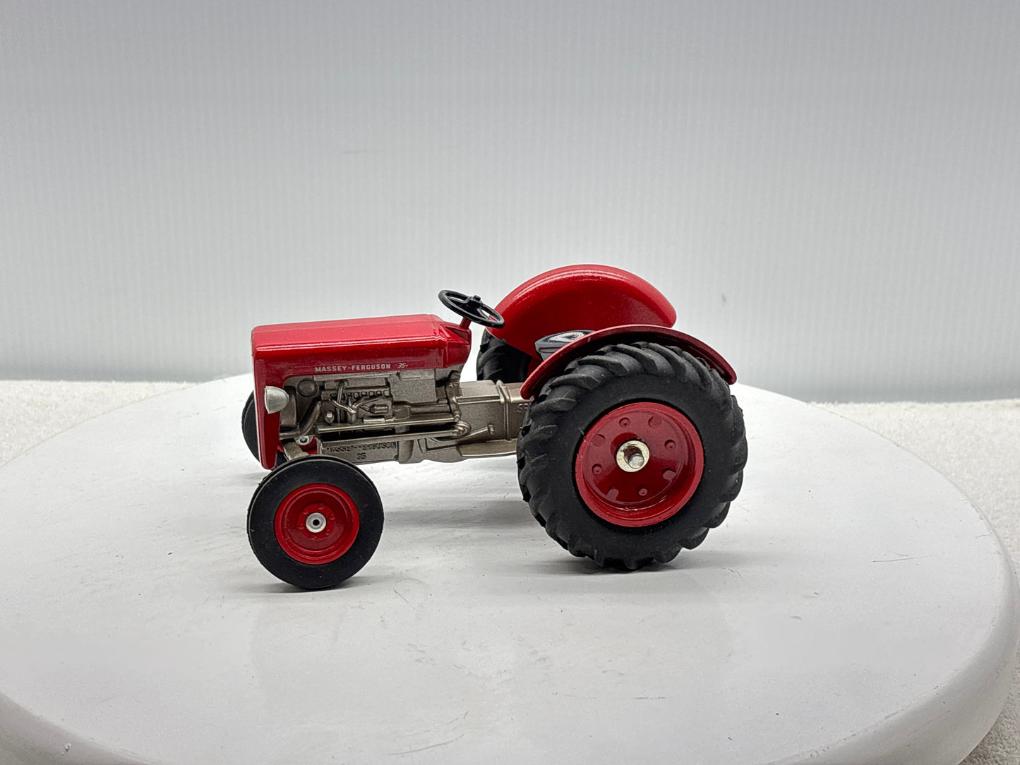 1/16 Massey Ferguson 35 Collectors Edition