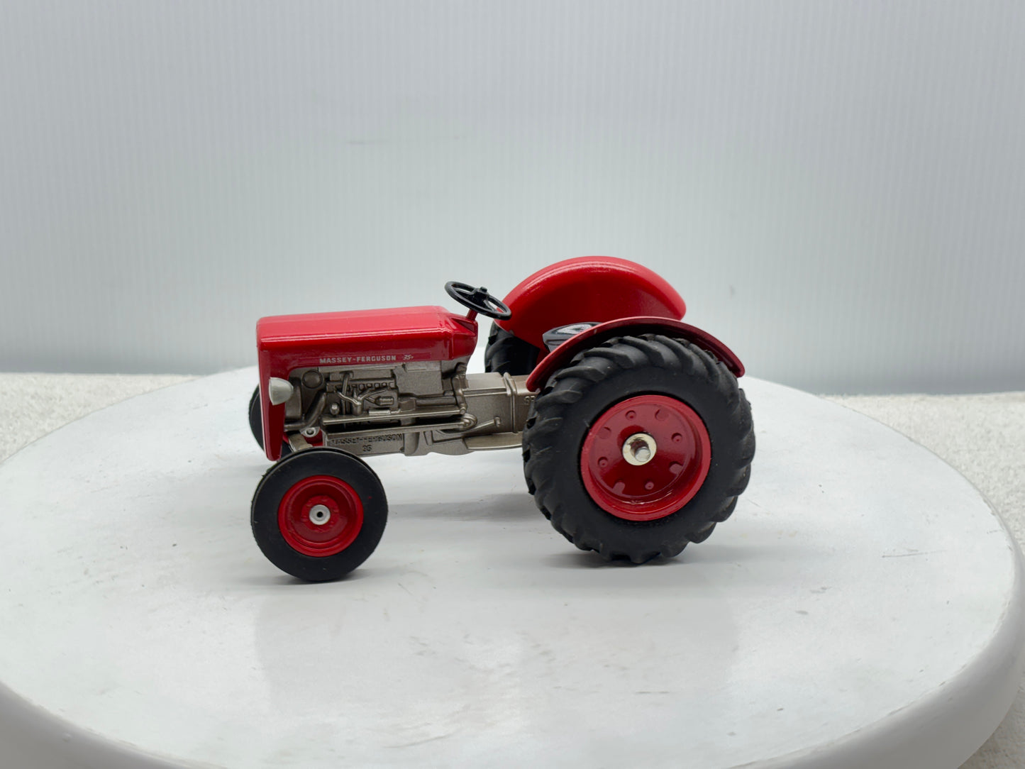 1/16 Massey Ferguson 35 Collectors Edition