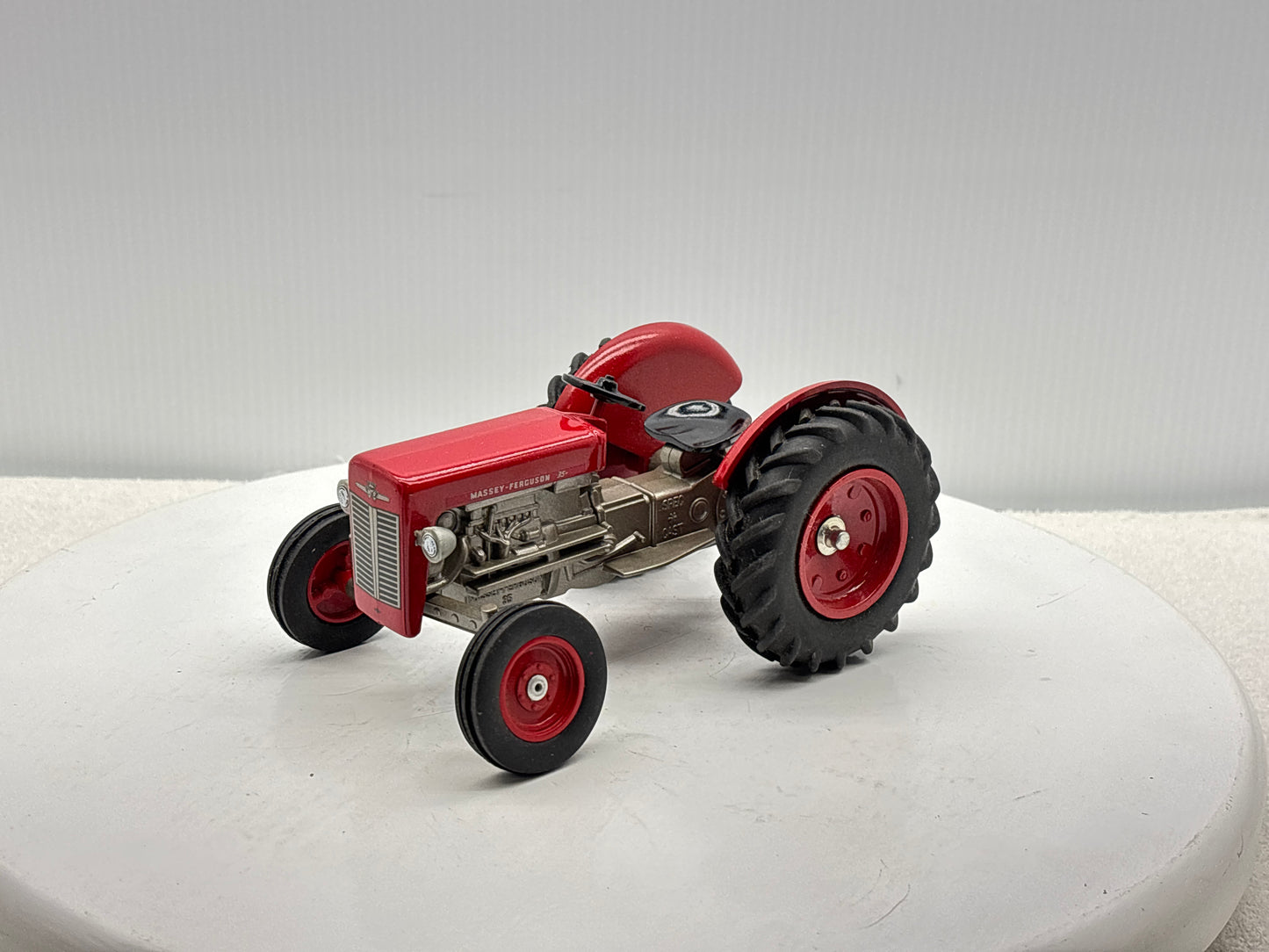 1/16 Massey Ferguson 35 Collectors Edition