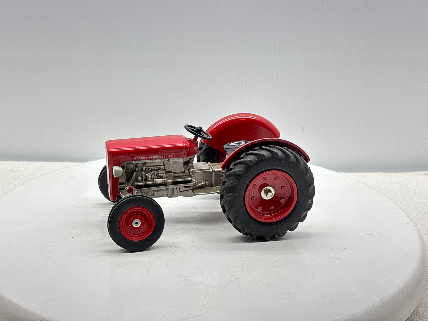 1/16 Massey Ferguson 35 Collectors Edition