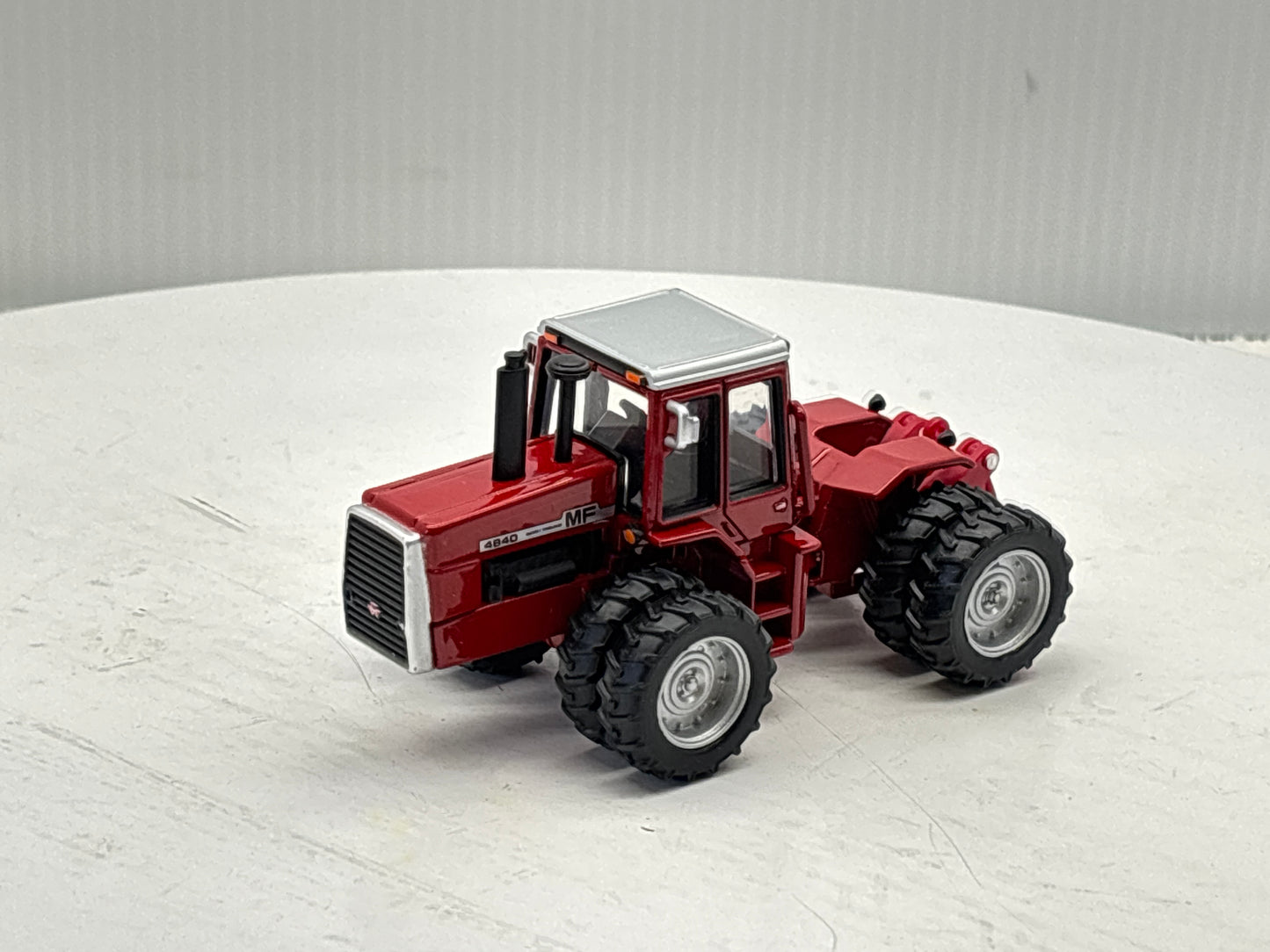 1/64 Massey Ferguson 4840 NFTS