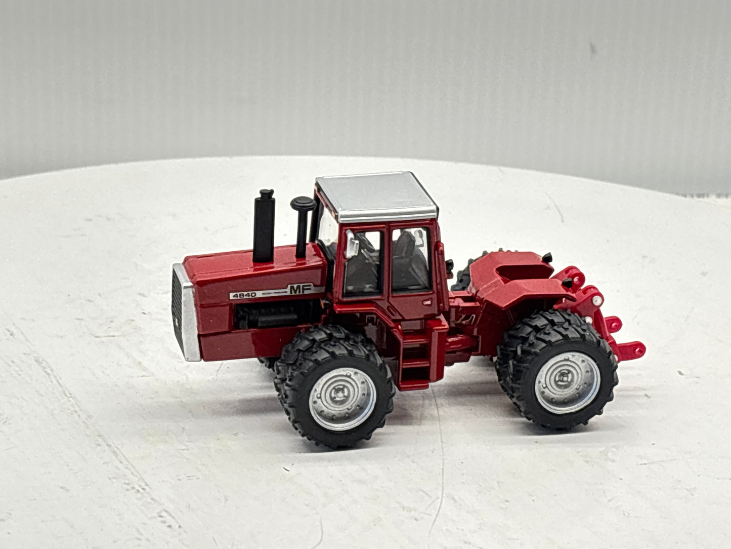 1/64 Massey Ferguson 4840 NFTS