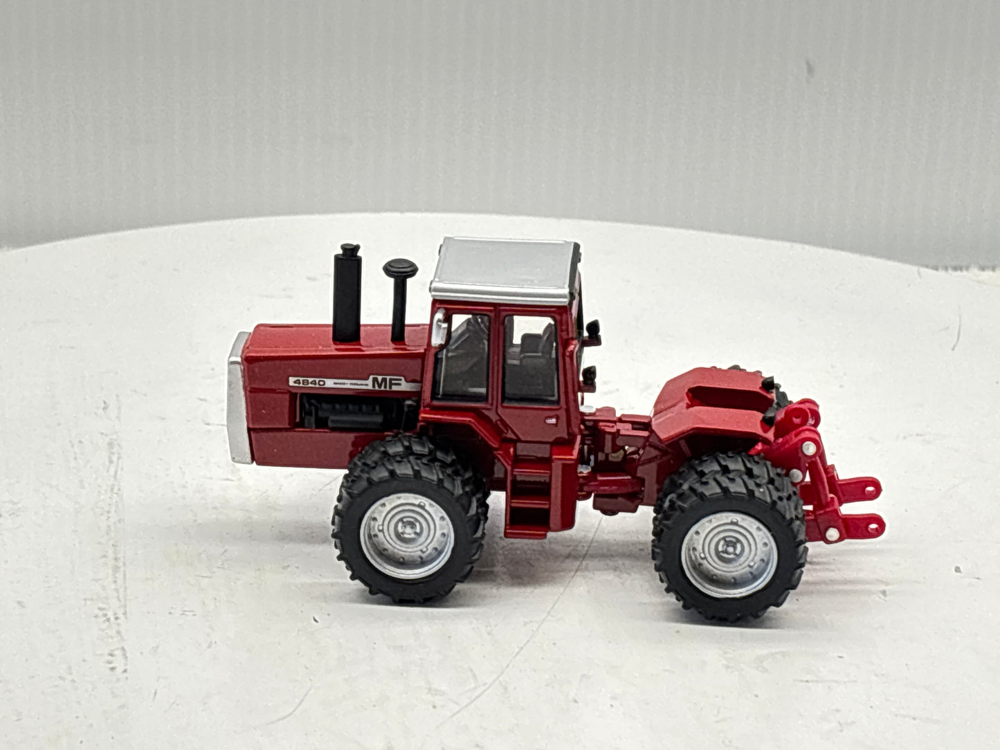 1/64 Massey Ferguson 4840 NFTS