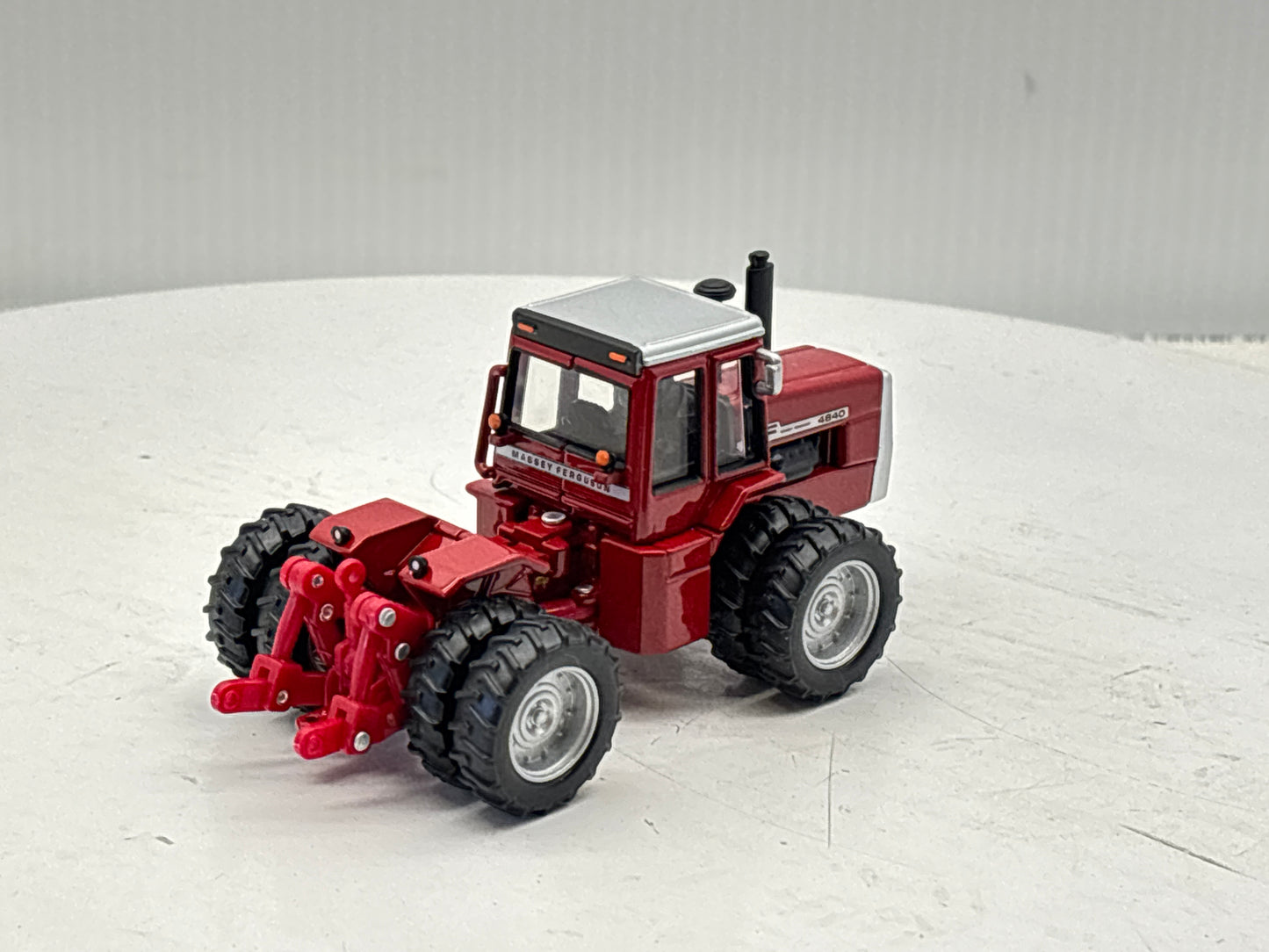 1/64 Massey Ferguson 4840 NFTS