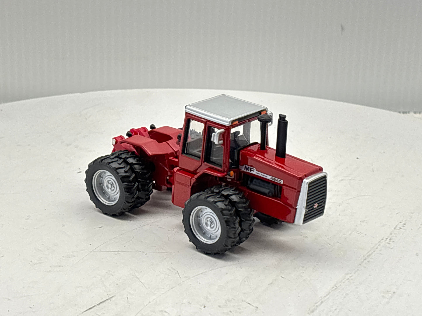 1/64 Massey Ferguson 4840 NFTS
