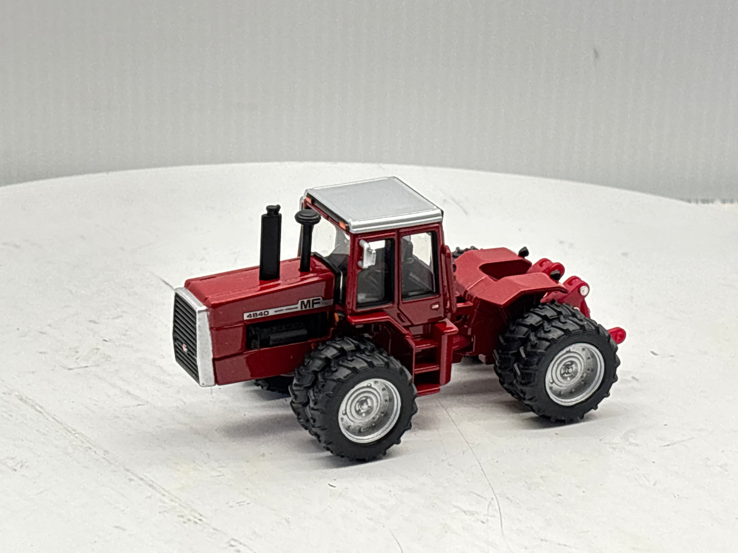 1/64 Massey Ferguson 4840 NFTS