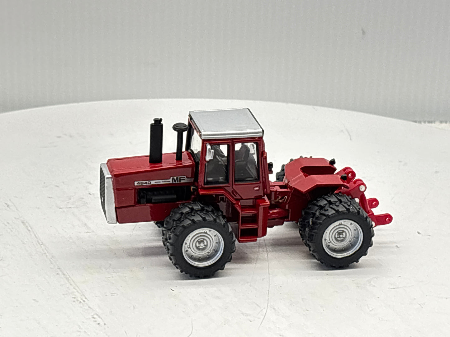 1/64 Massey Ferguson 4840 NFTS