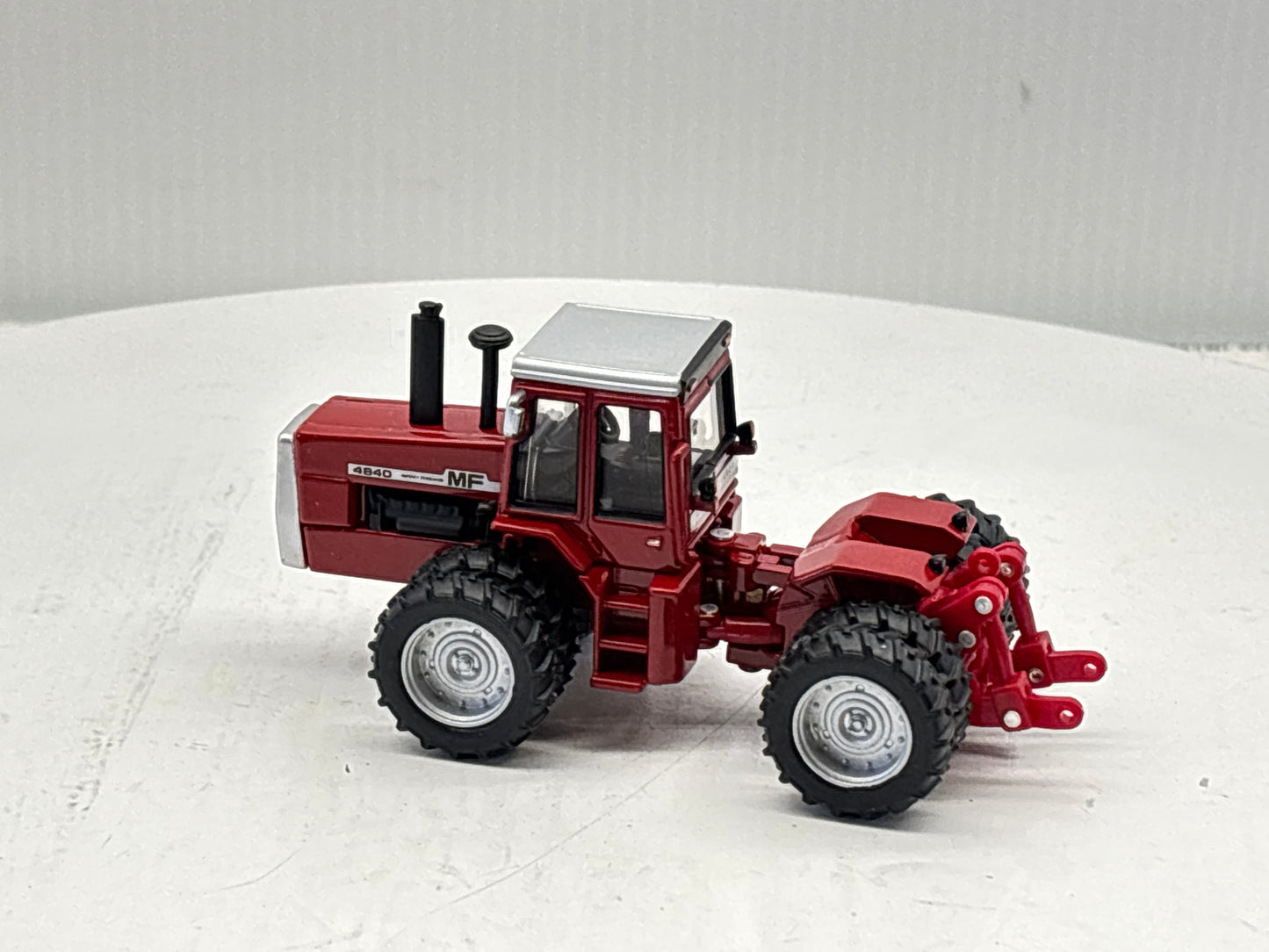 1/64 Massey Ferguson 4840 NFTS