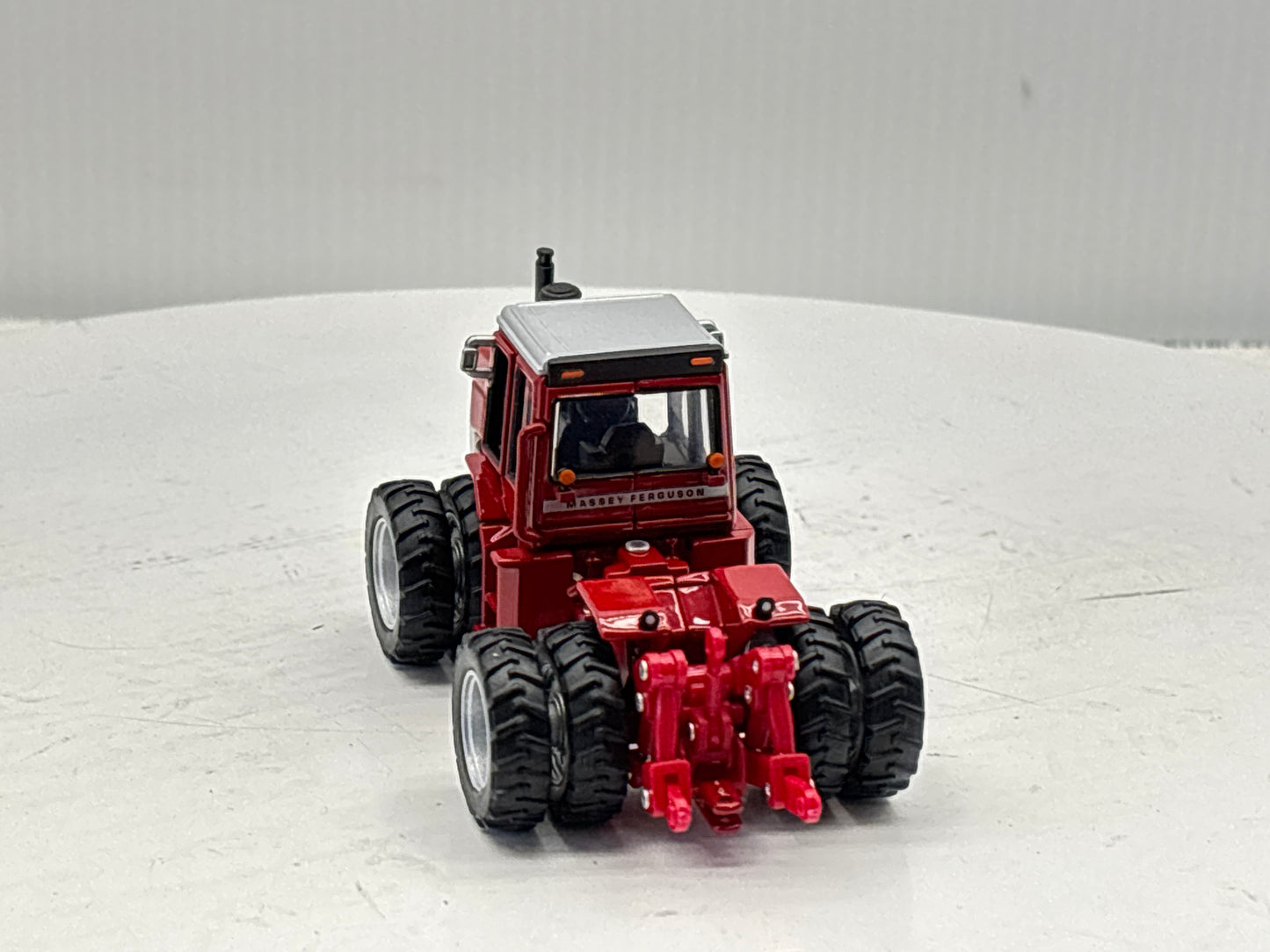 1/64 Massey Ferguson 4840 NFTS
