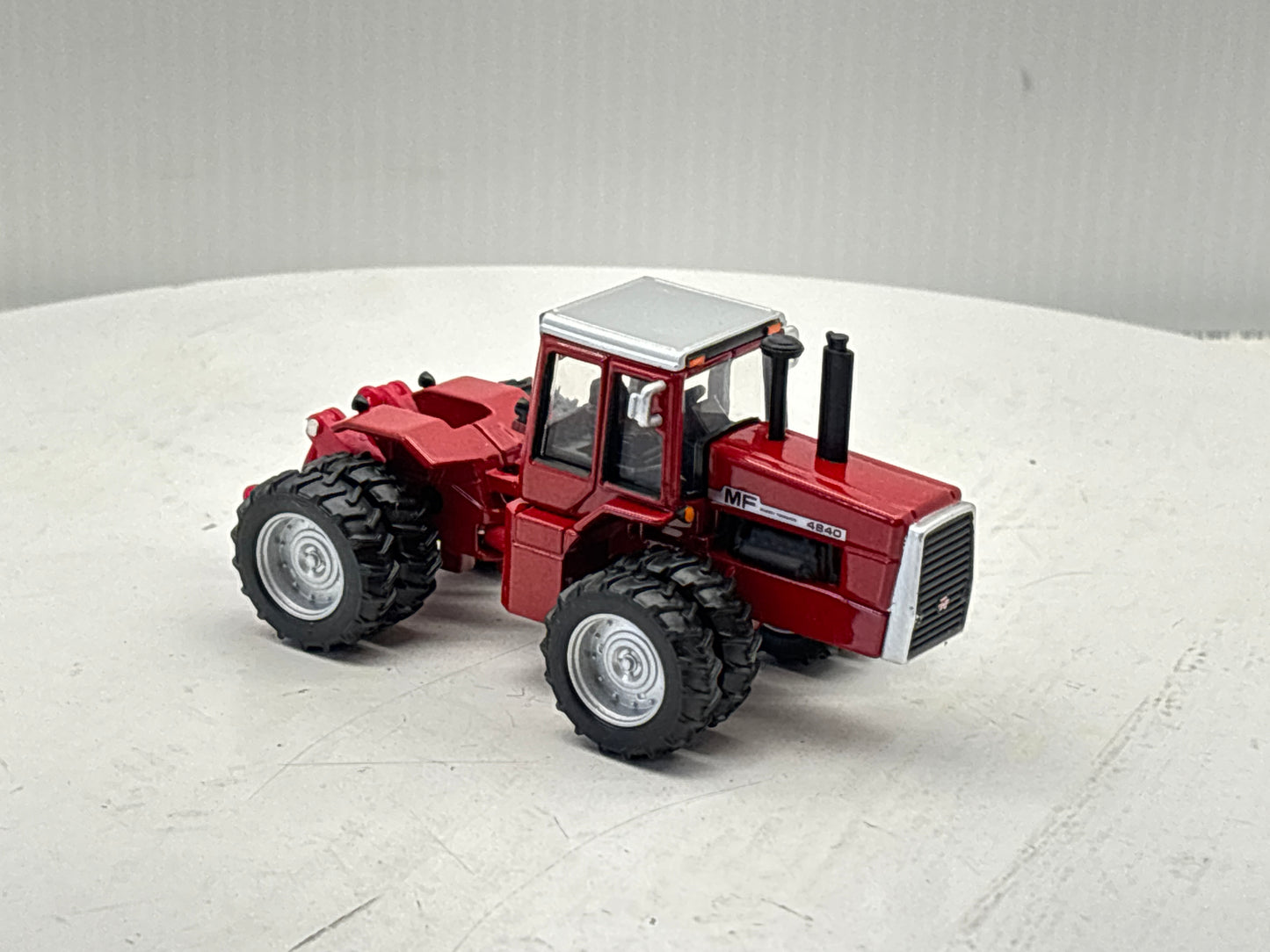 1/64 Massey Ferguson 4840 NFTS