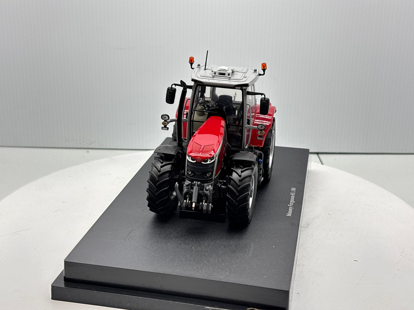 1/32 Massey Ferguson 65.180 Red