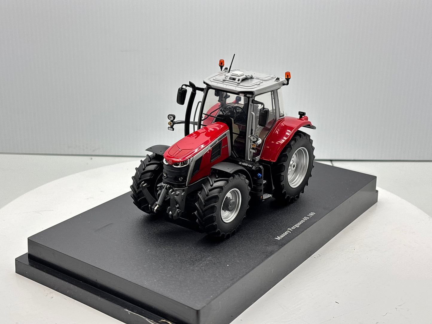 1/32 Massey Ferguson 65.180 Red