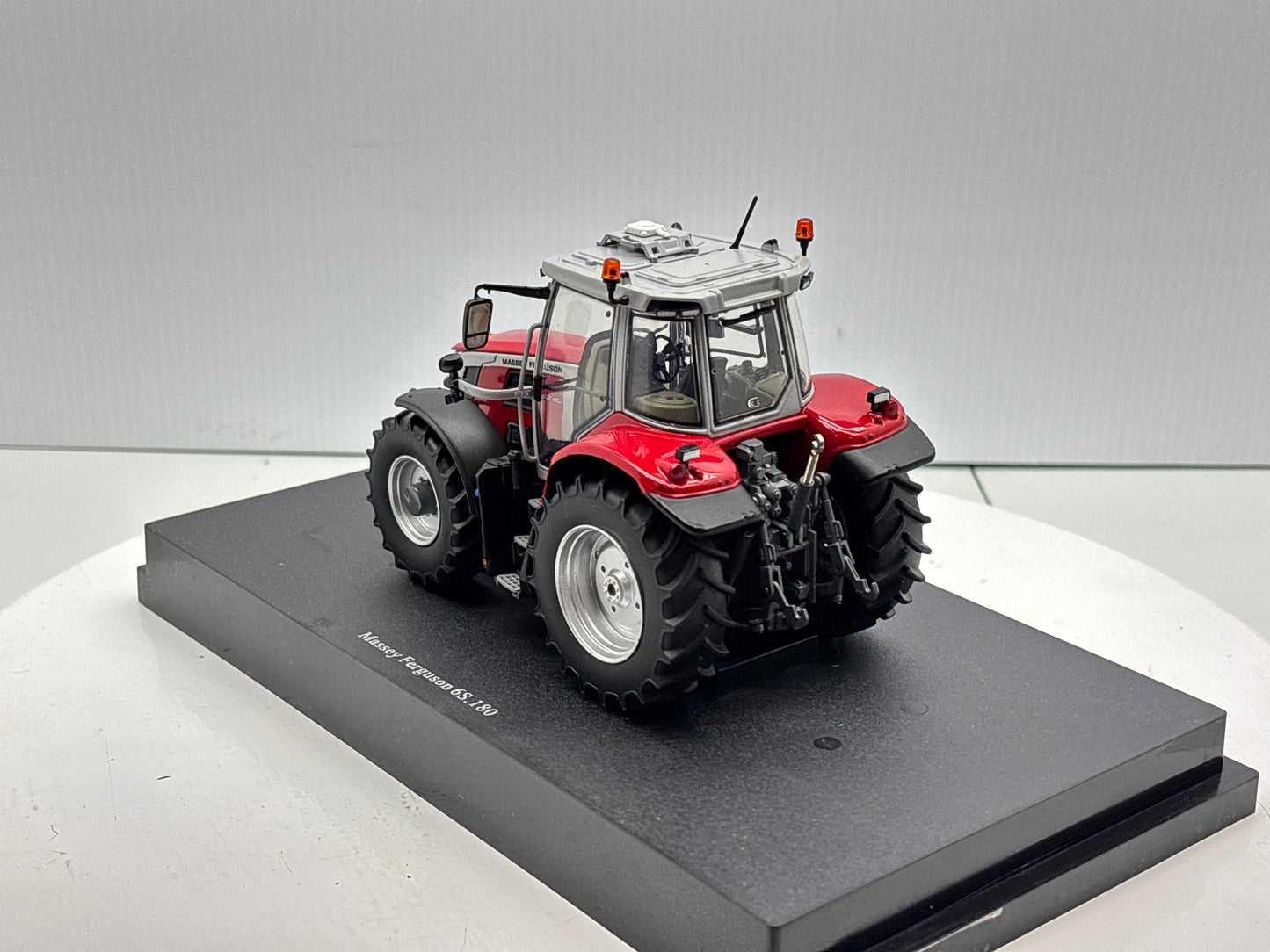 1/32 Massey Ferguson 65.180 Red
