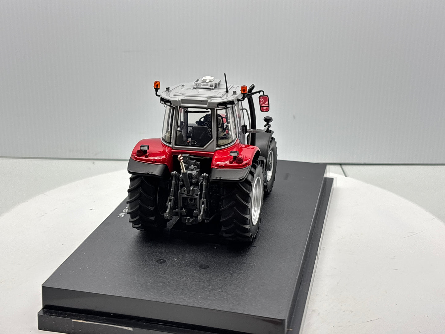 1/32 Massey Ferguson 65.180 Red
