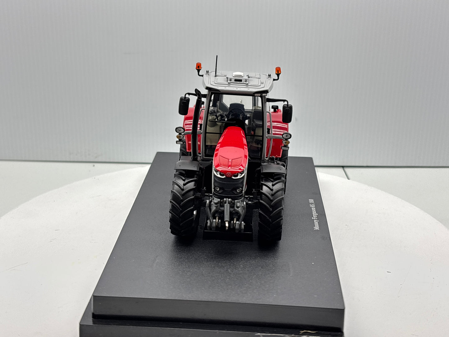 1/32 Massey Ferguson 65.180 Red