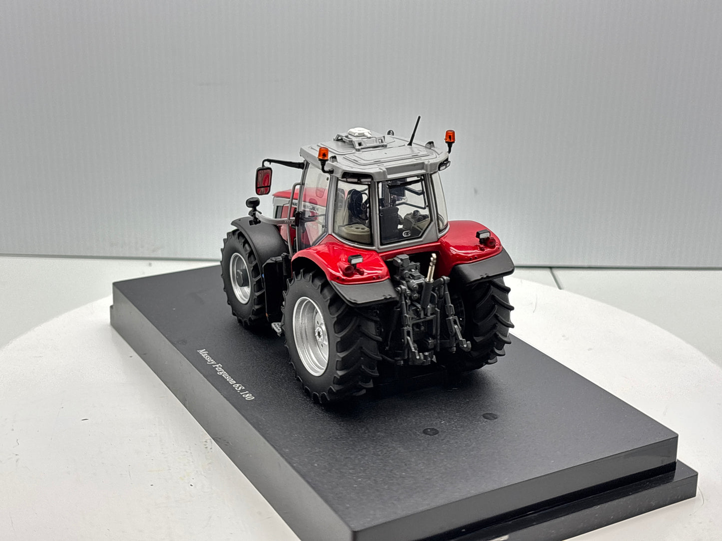 1/32 Massey Ferguson 65.180 Red