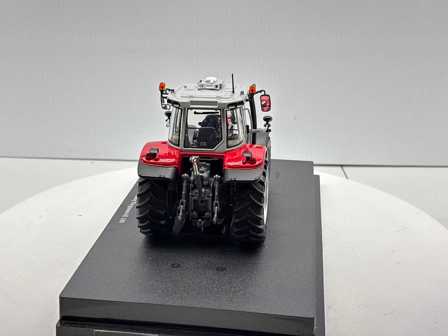 1/32 Massey Ferguson 65.180 Red