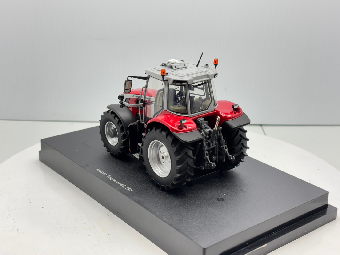 1/32 Massey Ferguson 65.180 Red