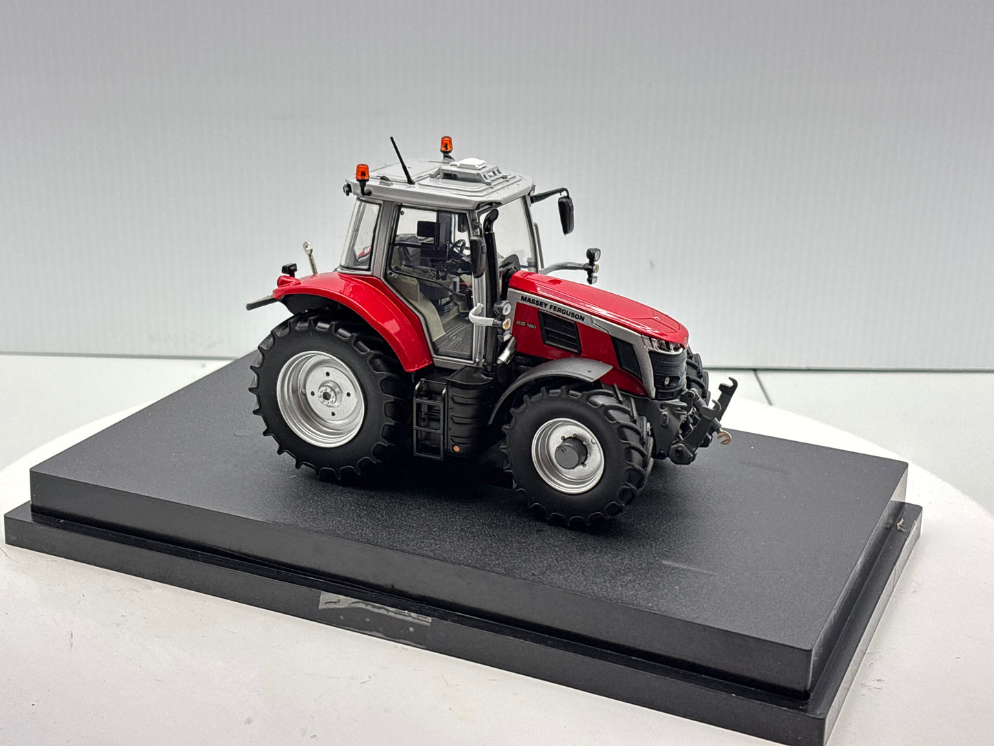 1/32 Massey Ferguson 65.180 Red