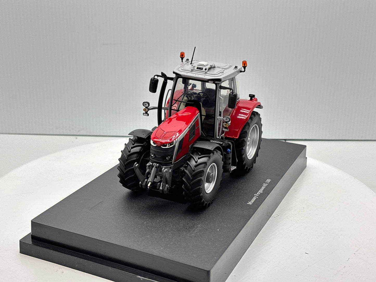 1/32 Massey Ferguson 65.180 Red