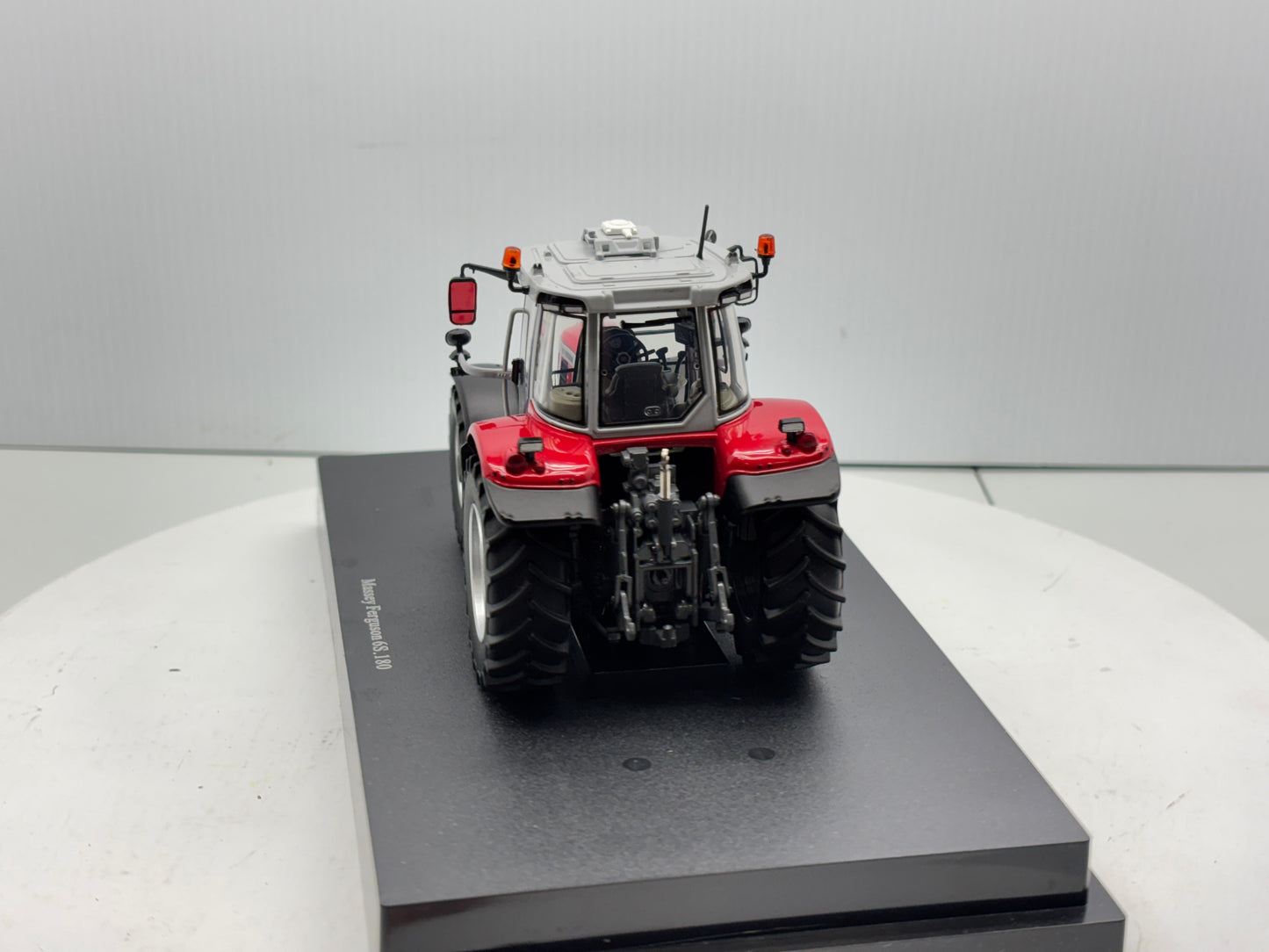 1/32 Massey Ferguson 65.180 Red
