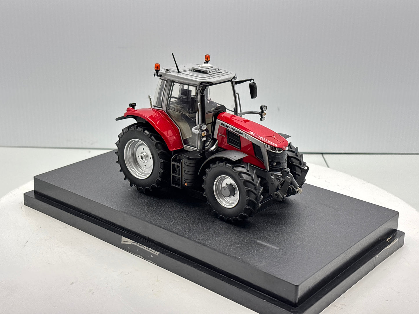 1/32 Massey Ferguson 65.180 Red
