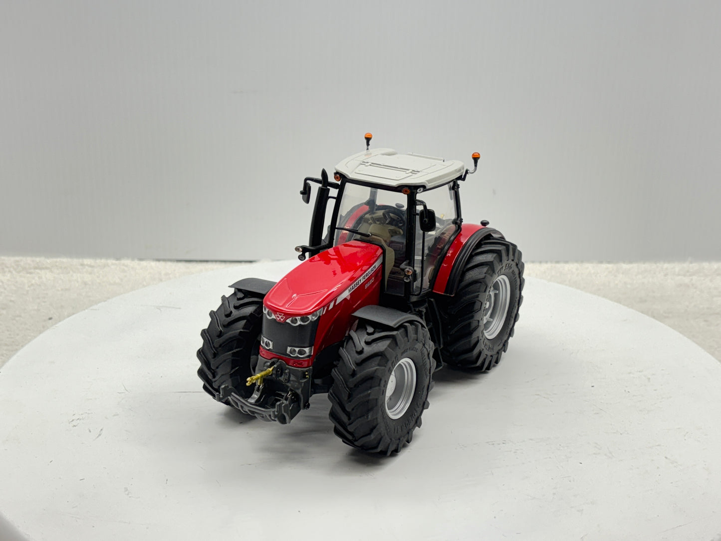 1/32 Massey Ferguson 8680