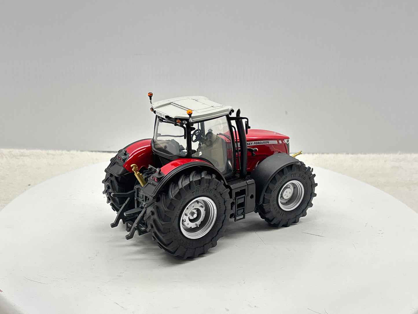 1/32 Massey Ferguson 8680