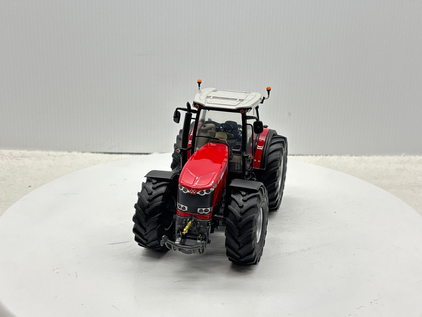 1/32 Massey Ferguson 8680