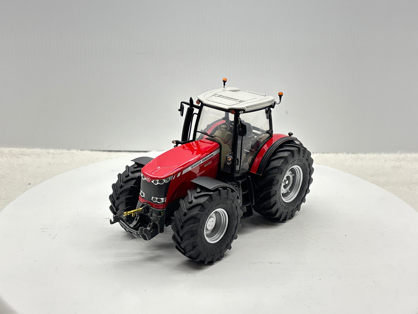 1/32 Massey Ferguson 8680