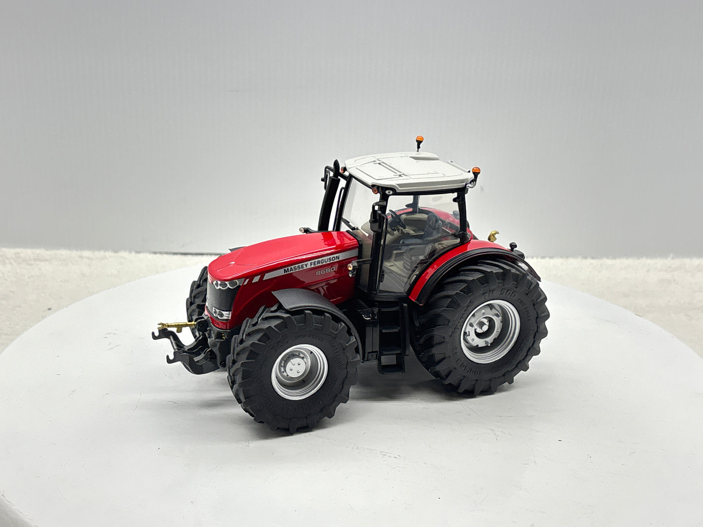 1/32 Massey Ferguson 8680