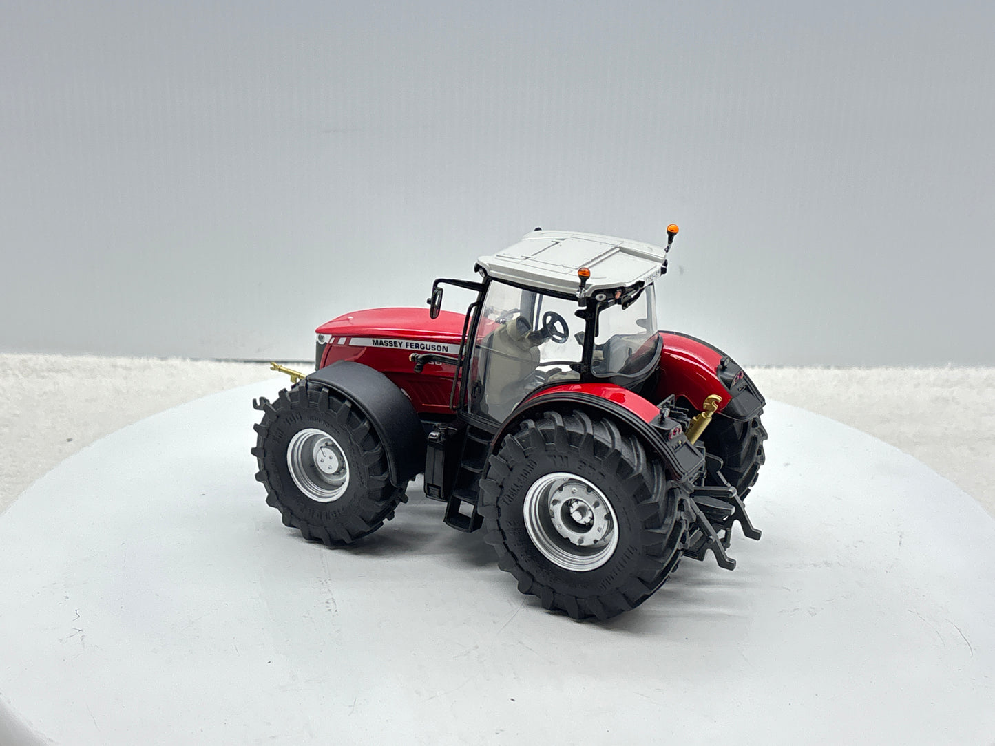 1/32 Massey Ferguson 8680