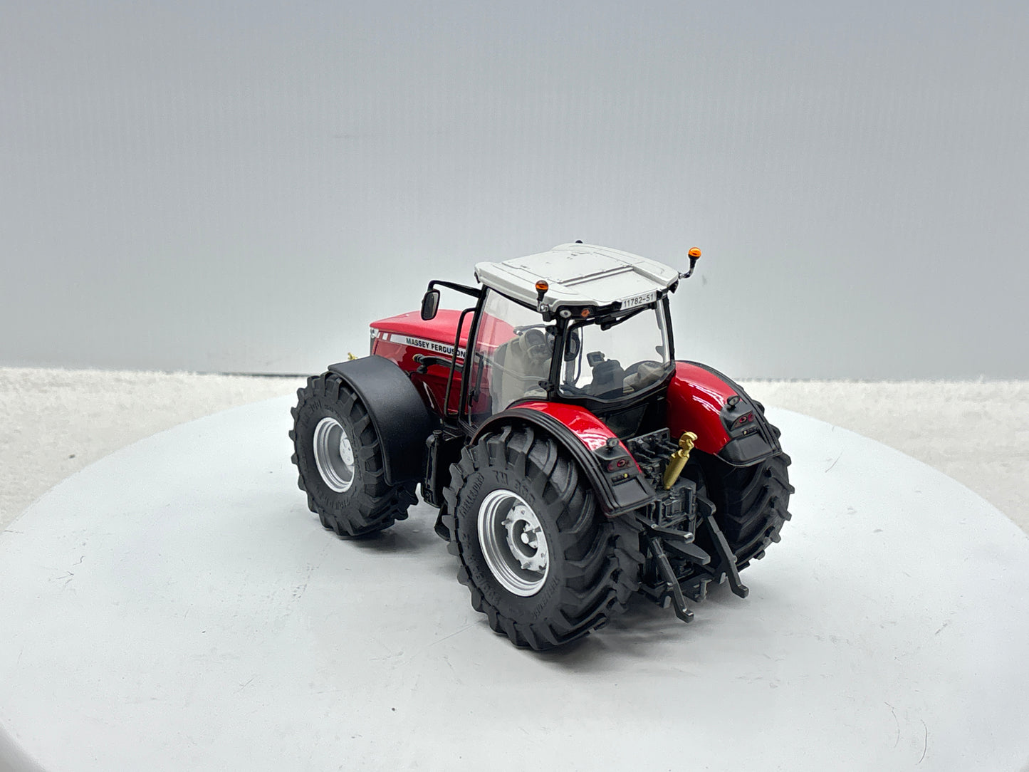 1/32 Massey Ferguson 8680