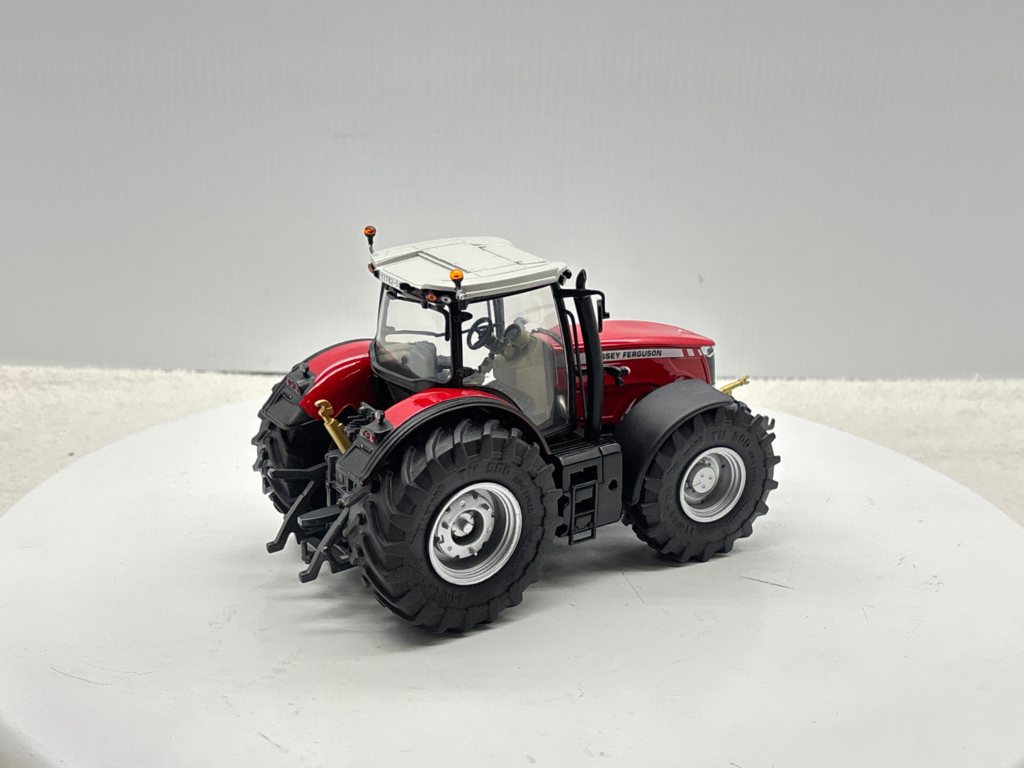1/32 Massey Ferguson 8680