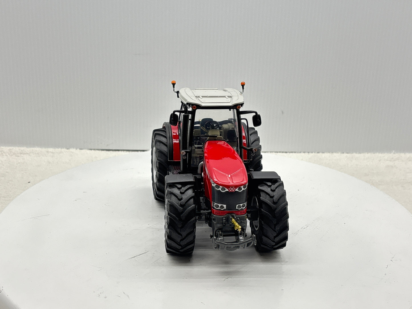 1/32 Massey Ferguson 8680