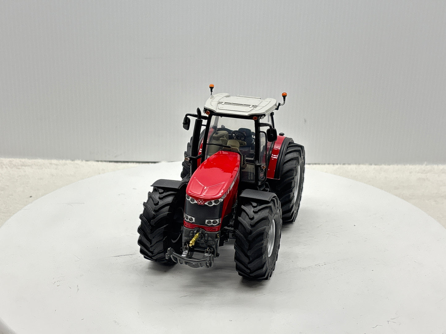 1/32 Massey Ferguson 8680