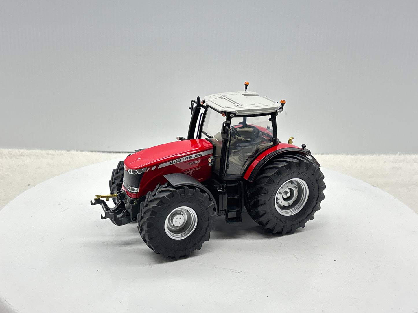 1/32 Massey Ferguson 8680
