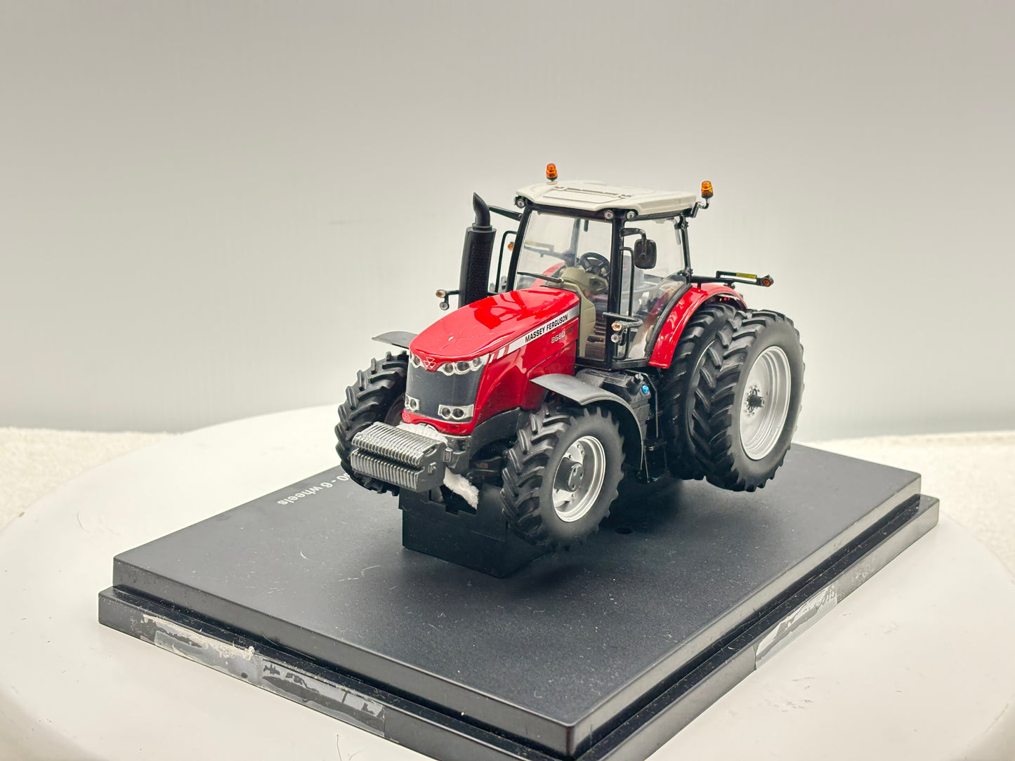 1/32 Massey Ferguson 8680