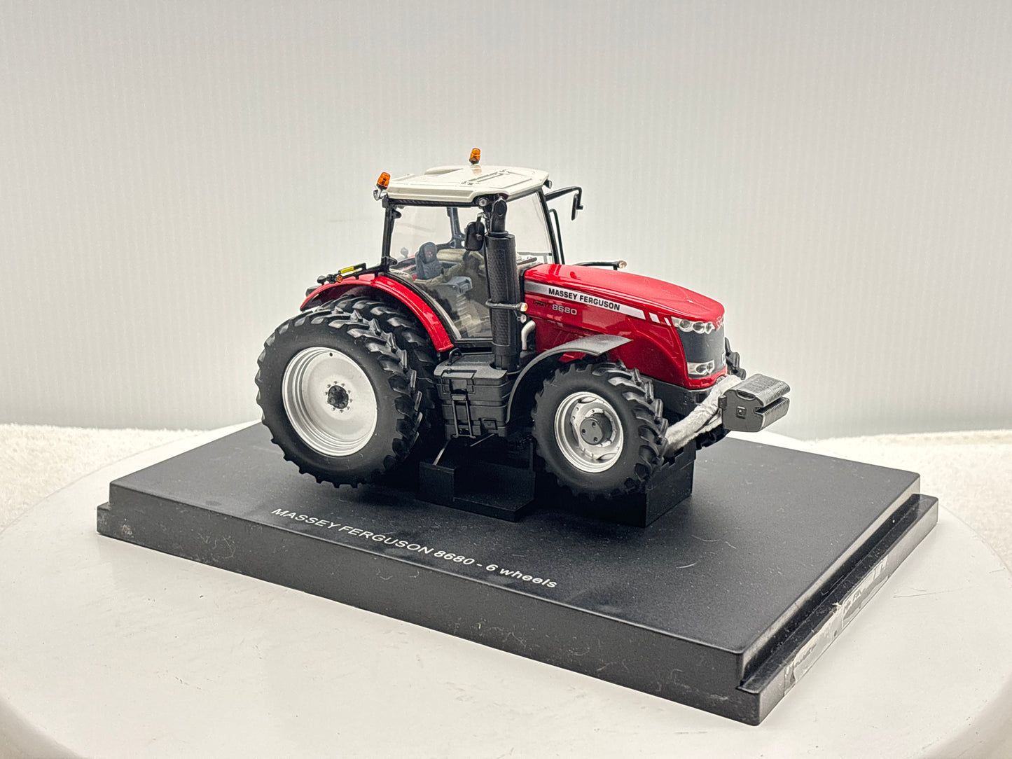 1/32 Massey Ferguson 8680