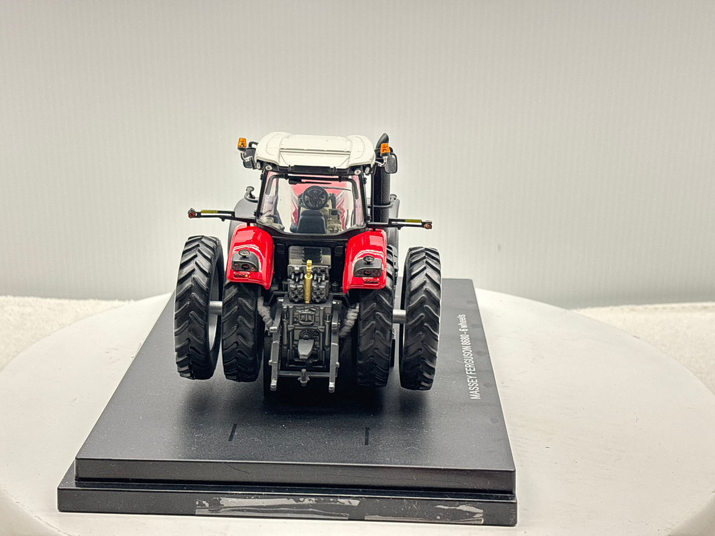 1/32 Massey Ferguson 8680