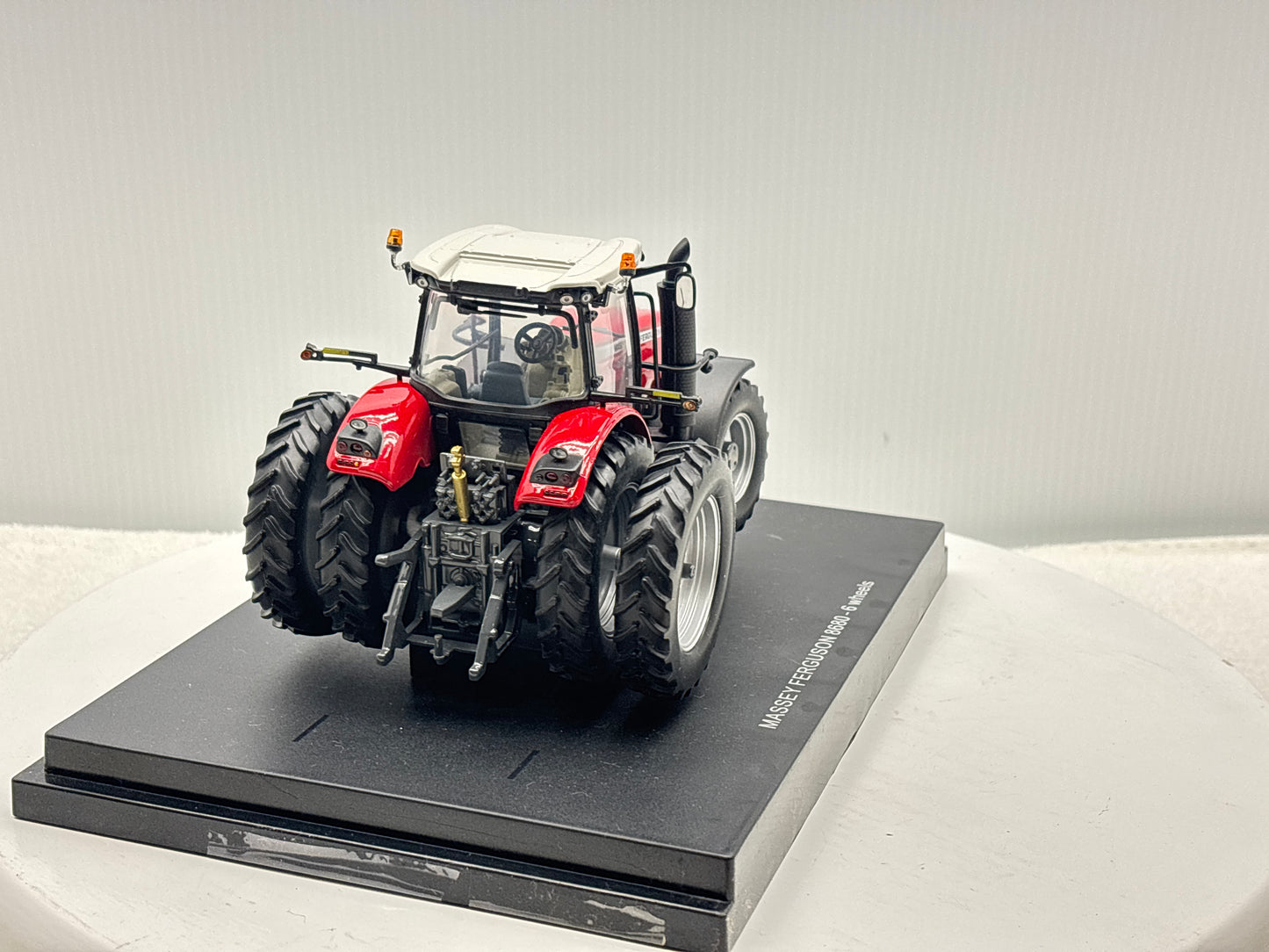1/32 Massey Ferguson 8680