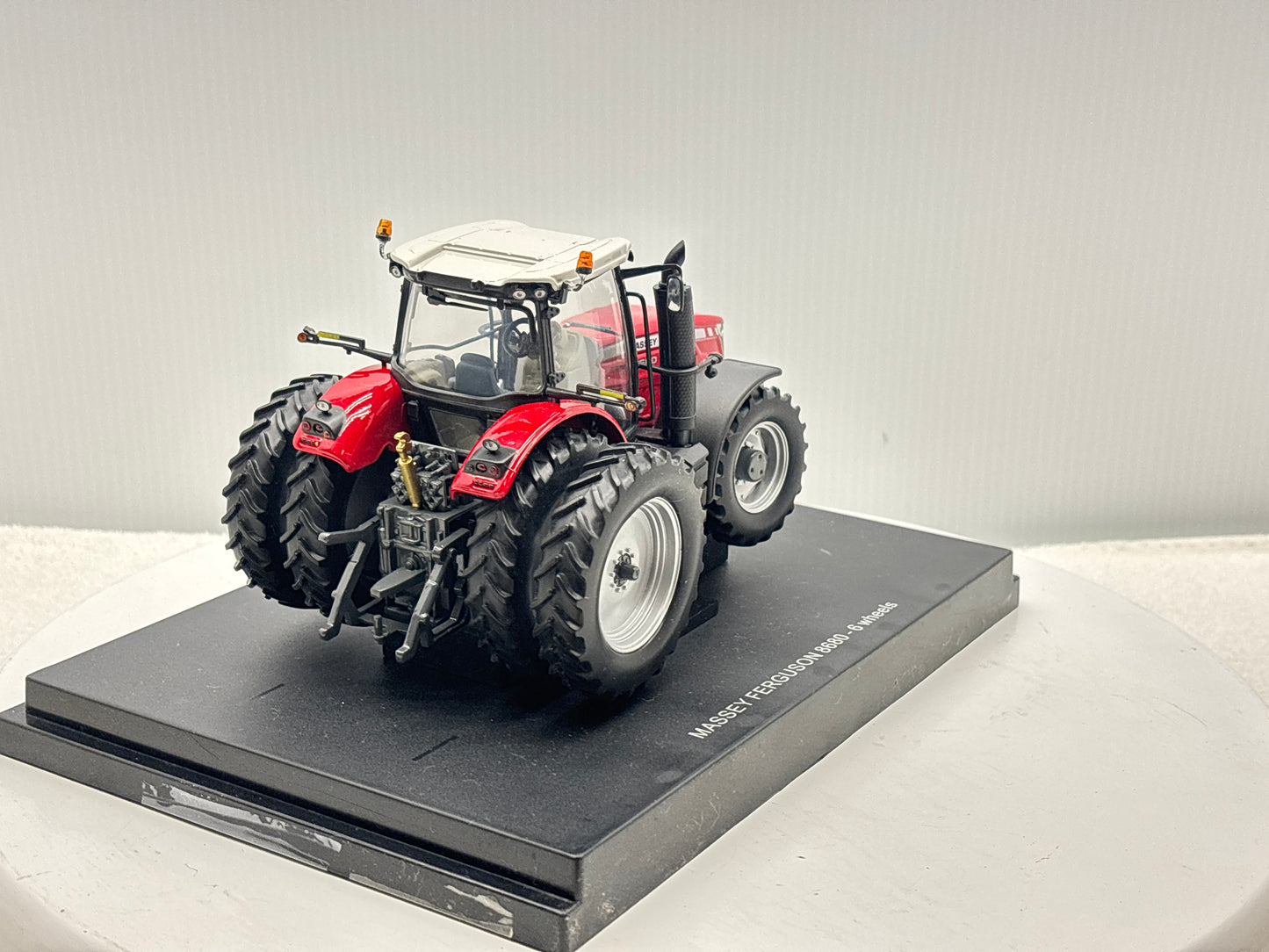 1/32 Massey Ferguson 8680
