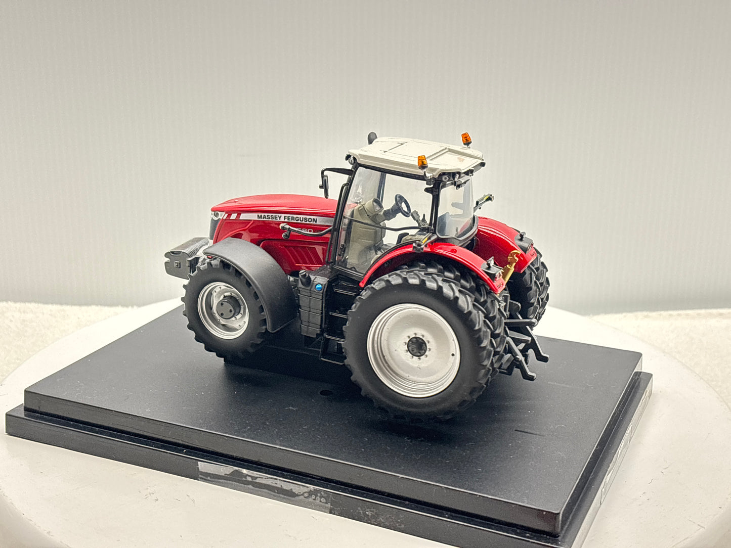 1/32 Massey Ferguson 8680