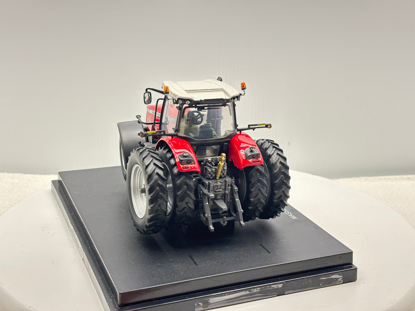 1/32 Massey Ferguson 8680