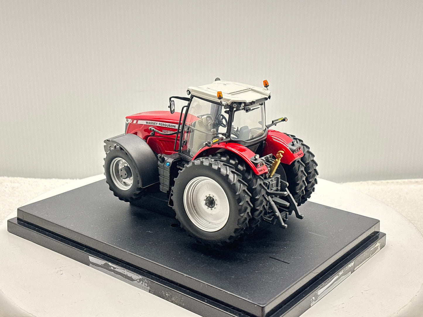 1/32 Massey Ferguson 8680
