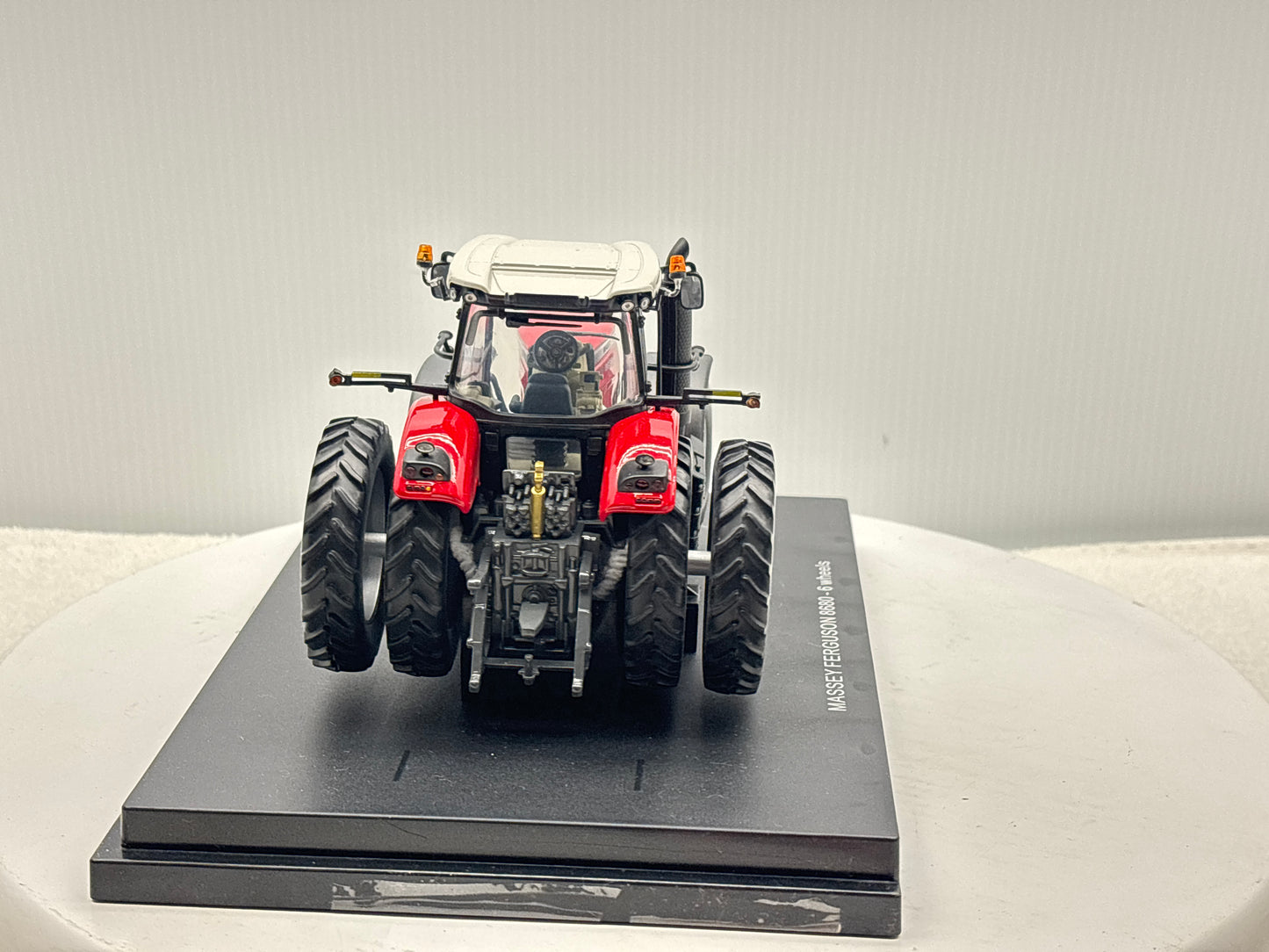 1/32 Massey Ferguson 8680