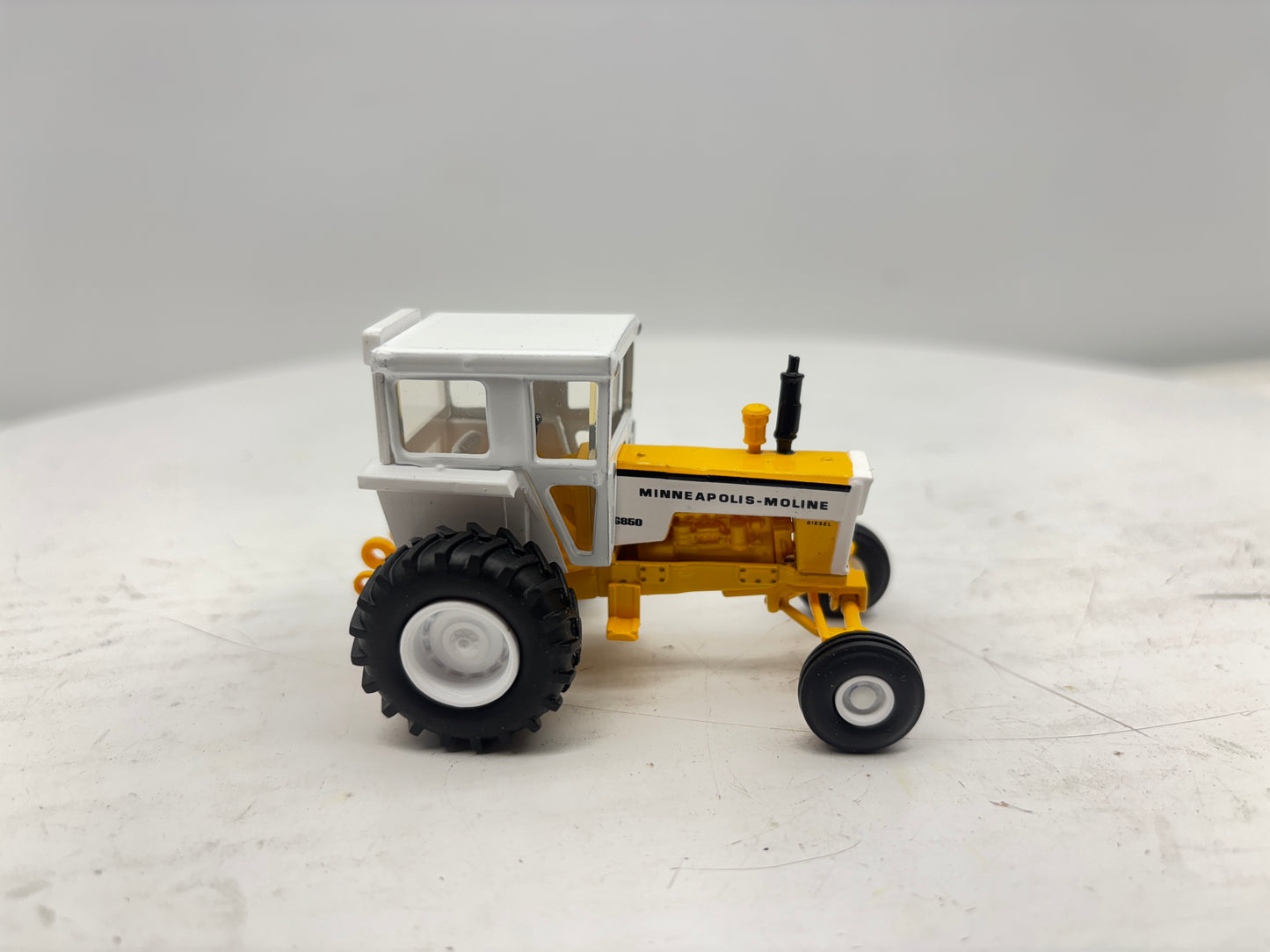 1/64 Minneapolis-Moline G850