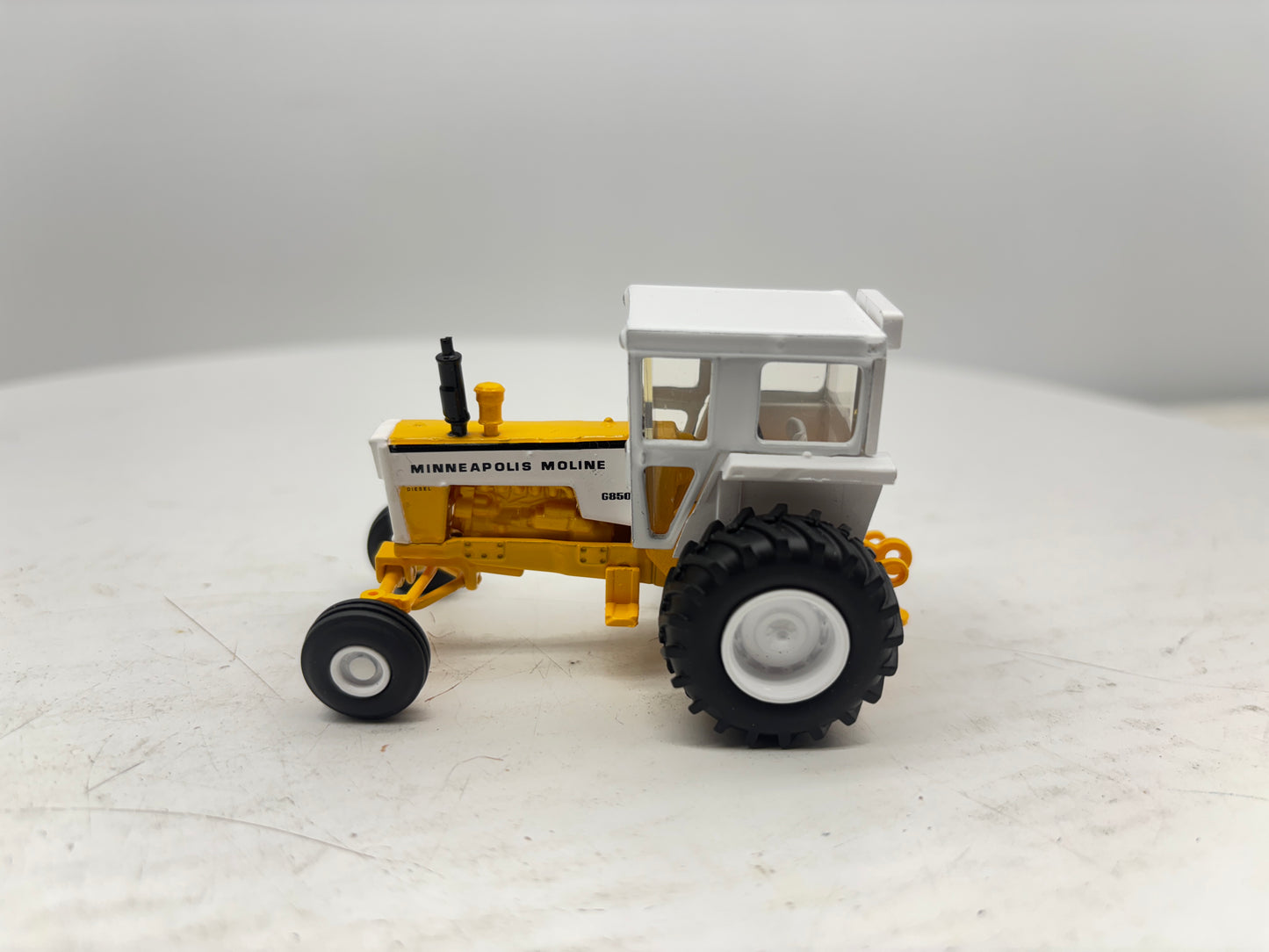 1/64 Minneapolis-Moline G850