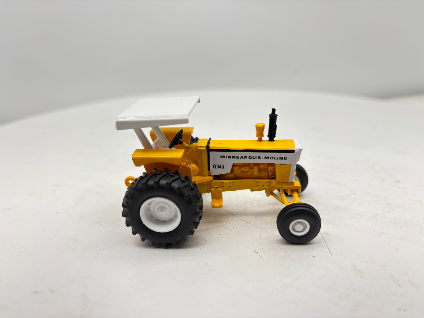 1/64 Minneapolis-Moline G940